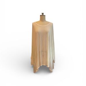 🌟One size white rayon poncho top🌟